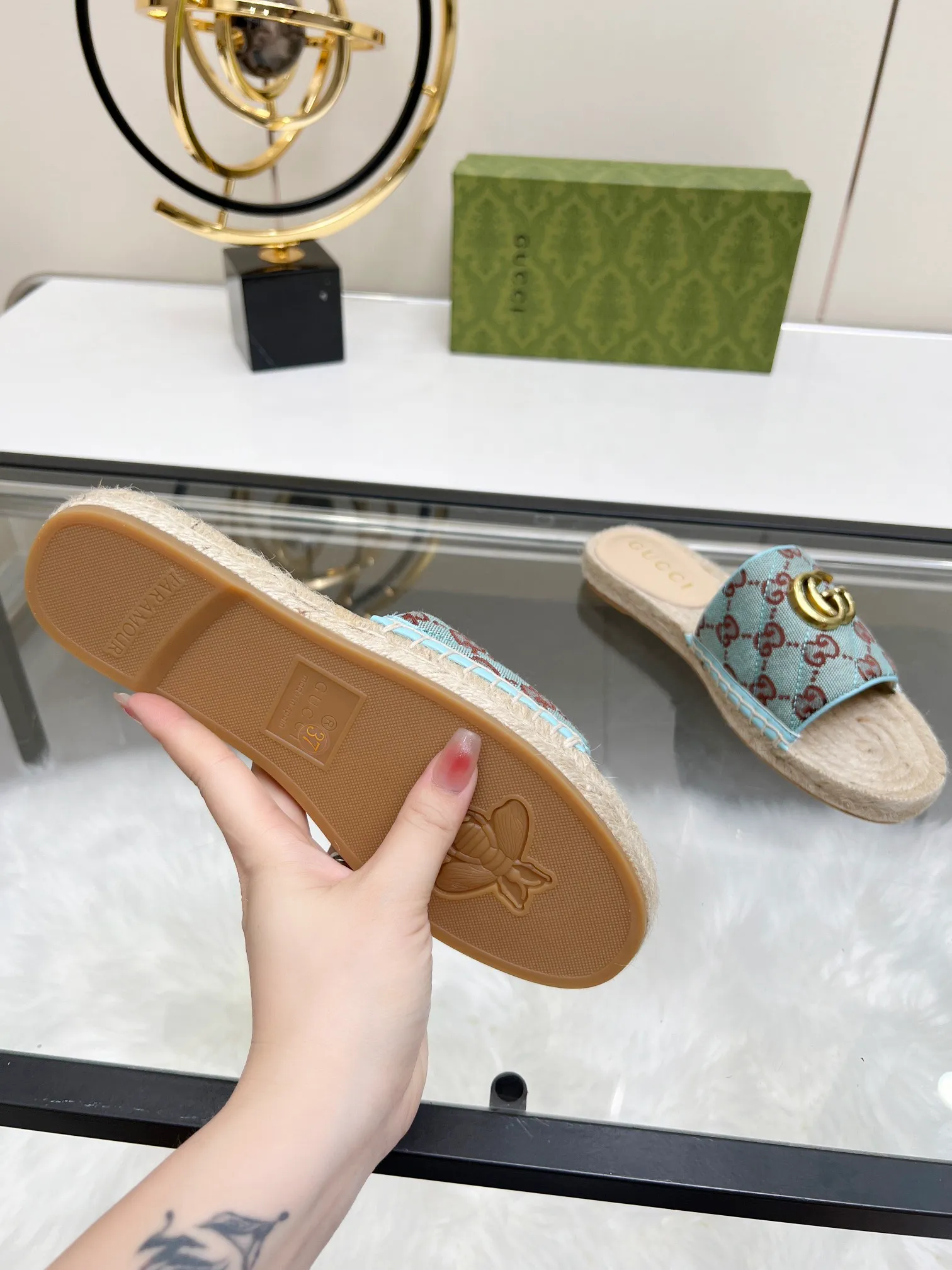 👟👟Ex-factory price 320👟👟 Gucci slippers fisherman shoes new color Injection molded one-piece straw bottom, high-end quality Fabric: Double G imported fabric Lining: sheepskin lining Code number: 35~42 Fabric styles include apricot, floral, pink, black, blue, burgundy, champagne, green, orange, cyan, starry sky, more than 30 colors to choose from, many colors to be updated in the future ,,,,,,,,